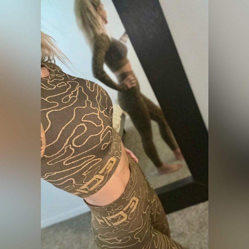 ECHT Arise camo leggings and matching top